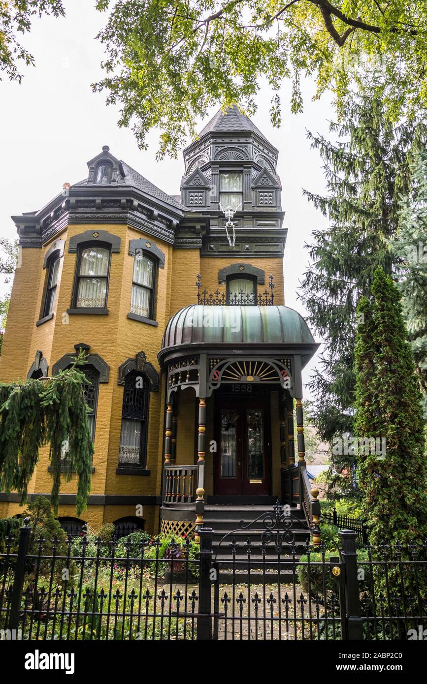 Halloween decoration in front of a family house, Wicker Park Historic