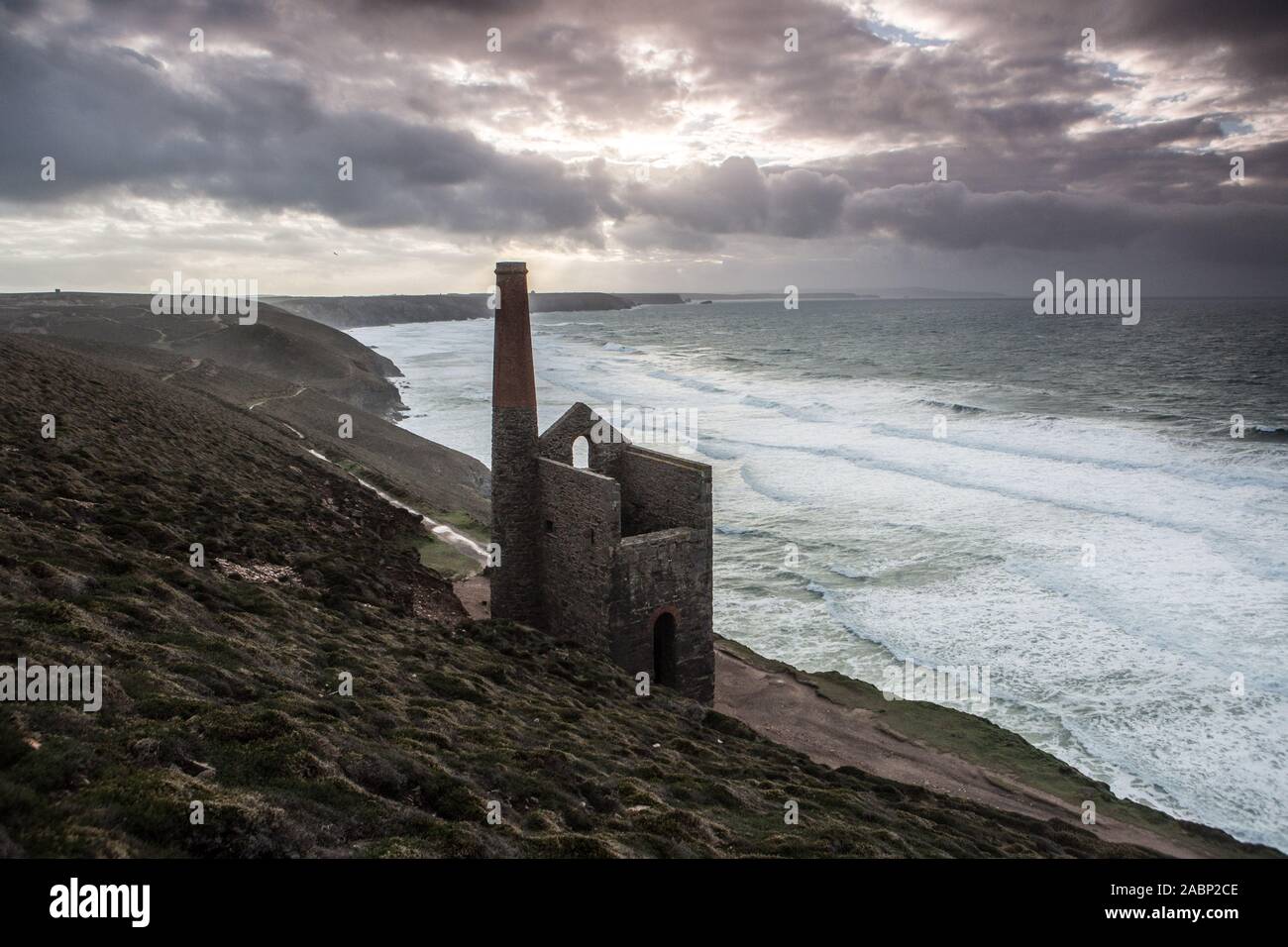 Cornwall Mining Trail - Wheal Coates abandoned tin engine house on the coast south of St Agnes Head , Cornwall Stock Photo