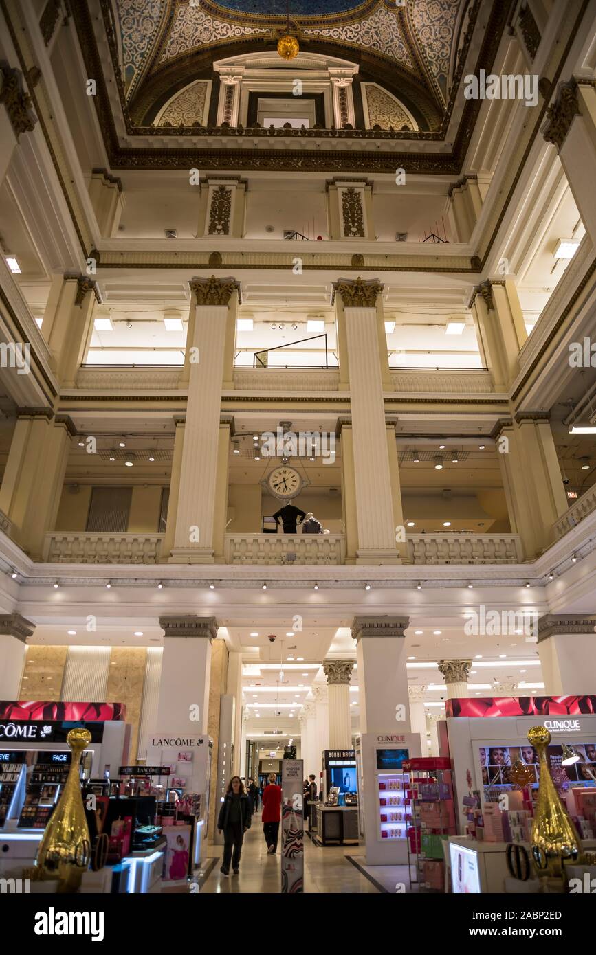 Macys on state street the marshall fields department store chicago illinois  united states of america Stock Photo - Alamy