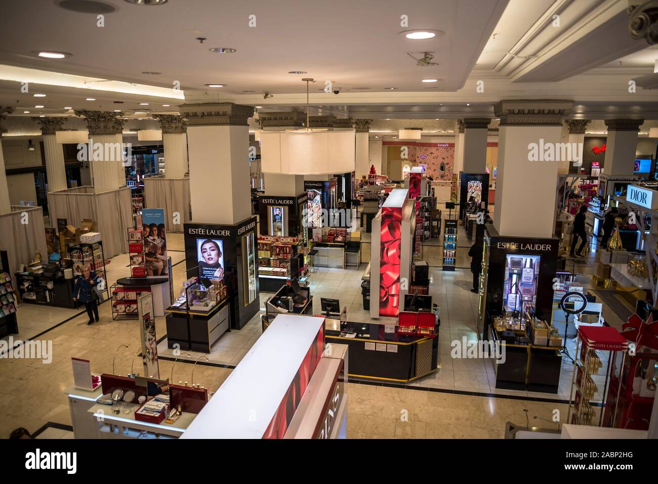 Marshall Field & Company Building, which now houses Macy's at State