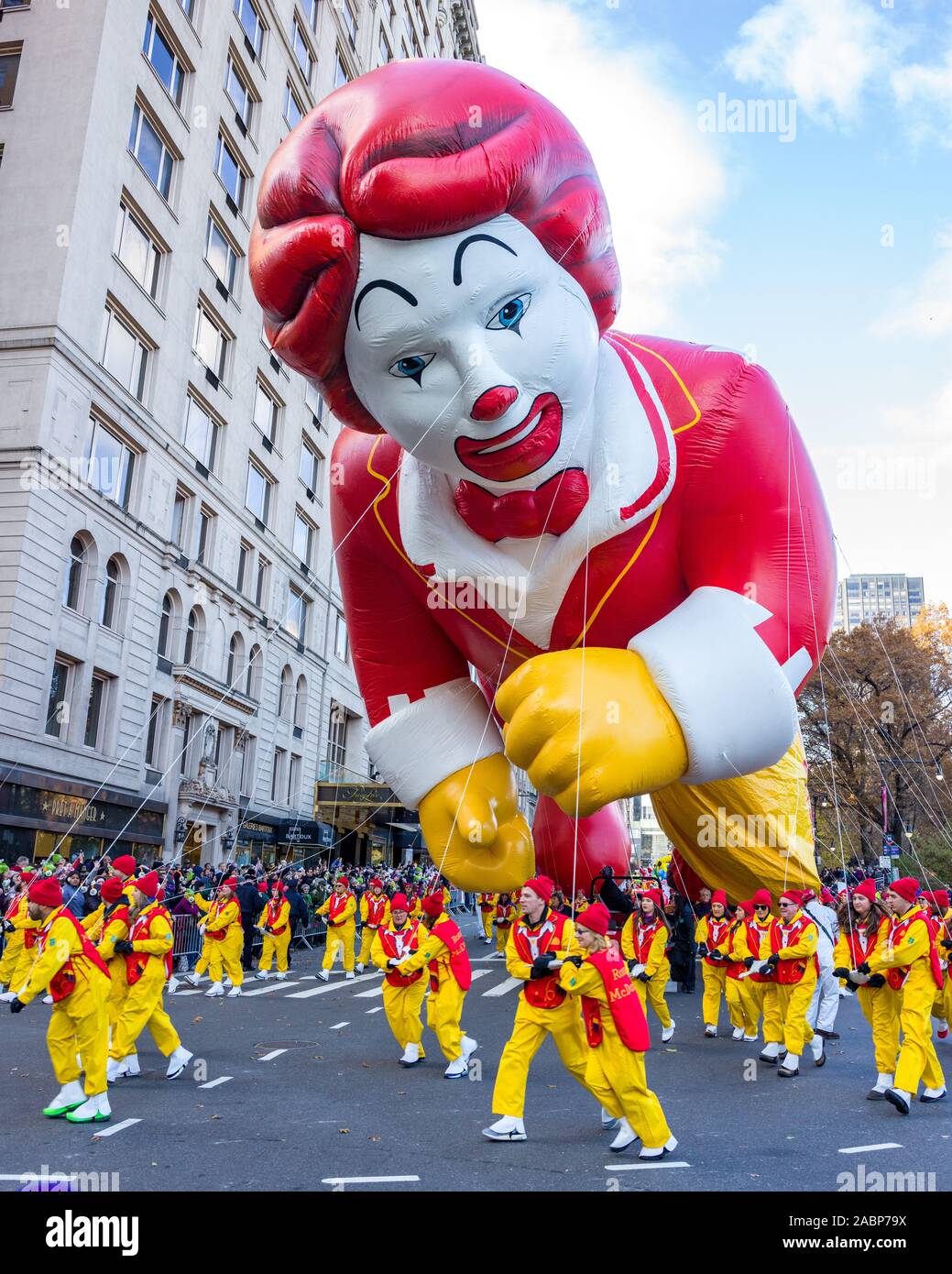 Balloon handlers hi-res stock photography and images - Alamy