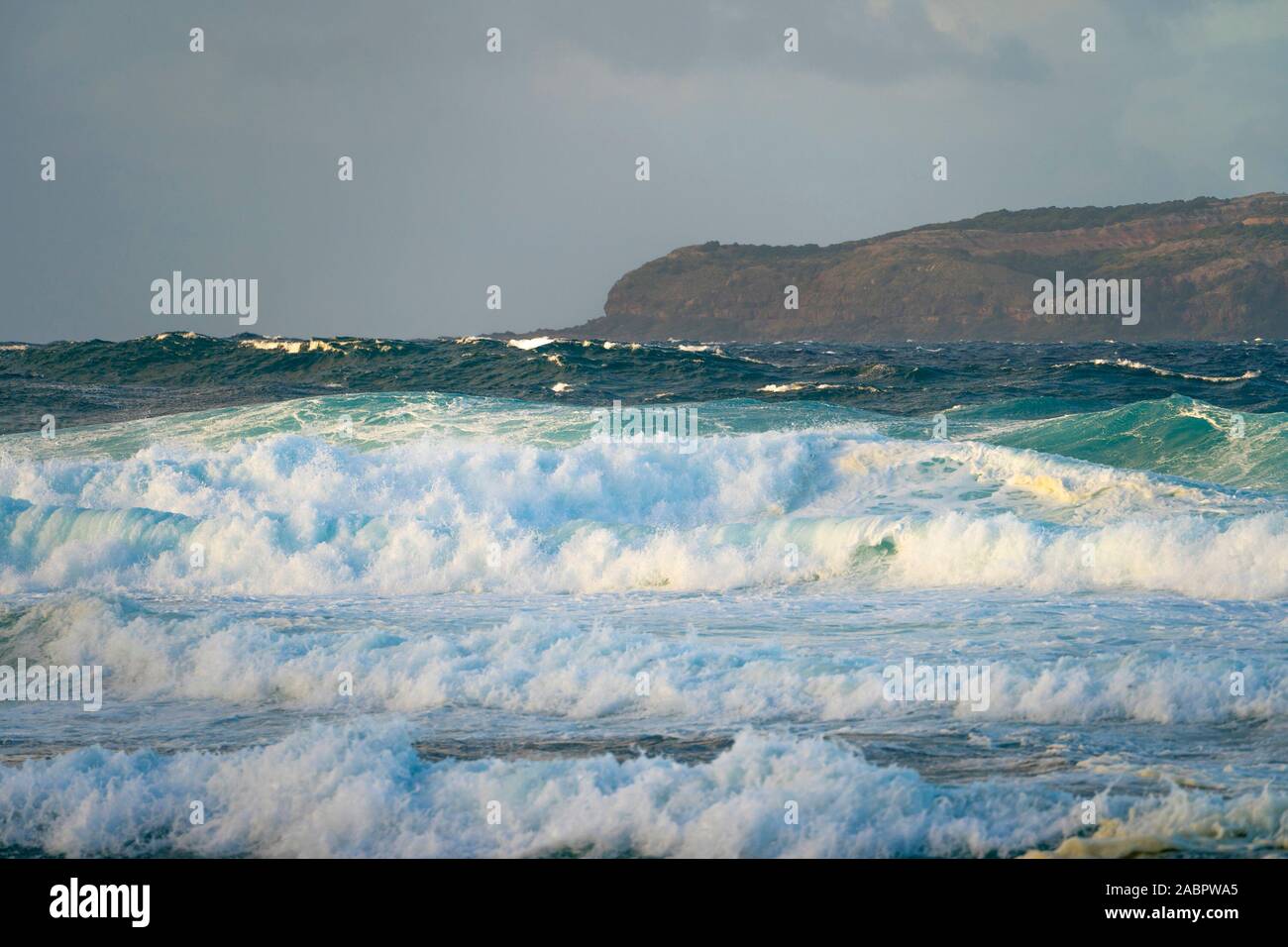 Rough seas over the notorious Bar between Norfolk and Nepean Islands. Many Norfolk Island cemetery tombstones attest drownings from when Nepean Island Stock Photo