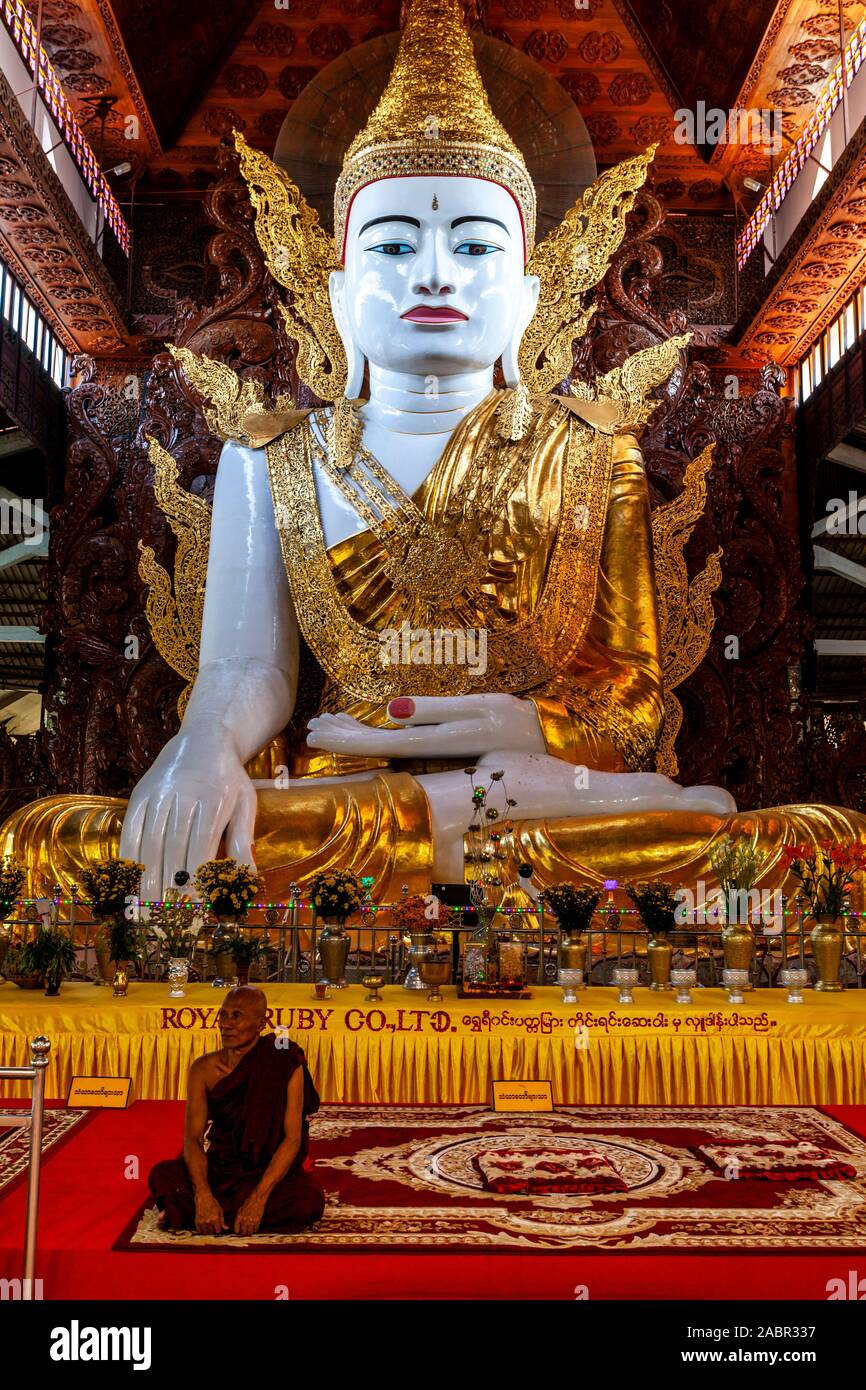 The Nga Htat Gyi Pagoda, Yangon, Myanmar. Stock Photo