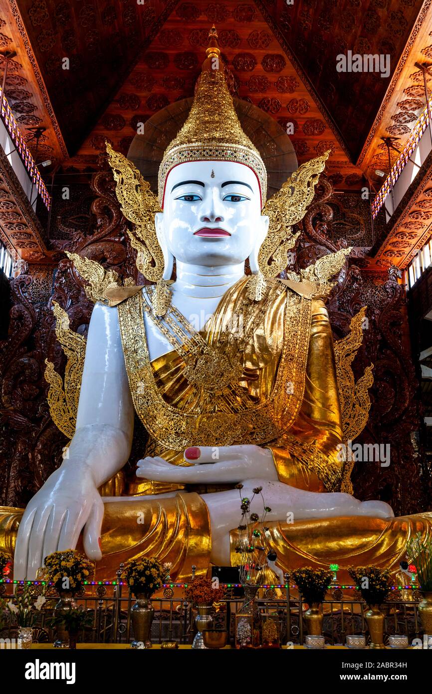 The Nga Htat Gyi Pagoda, Yangon, Myanmar. Stock Photo