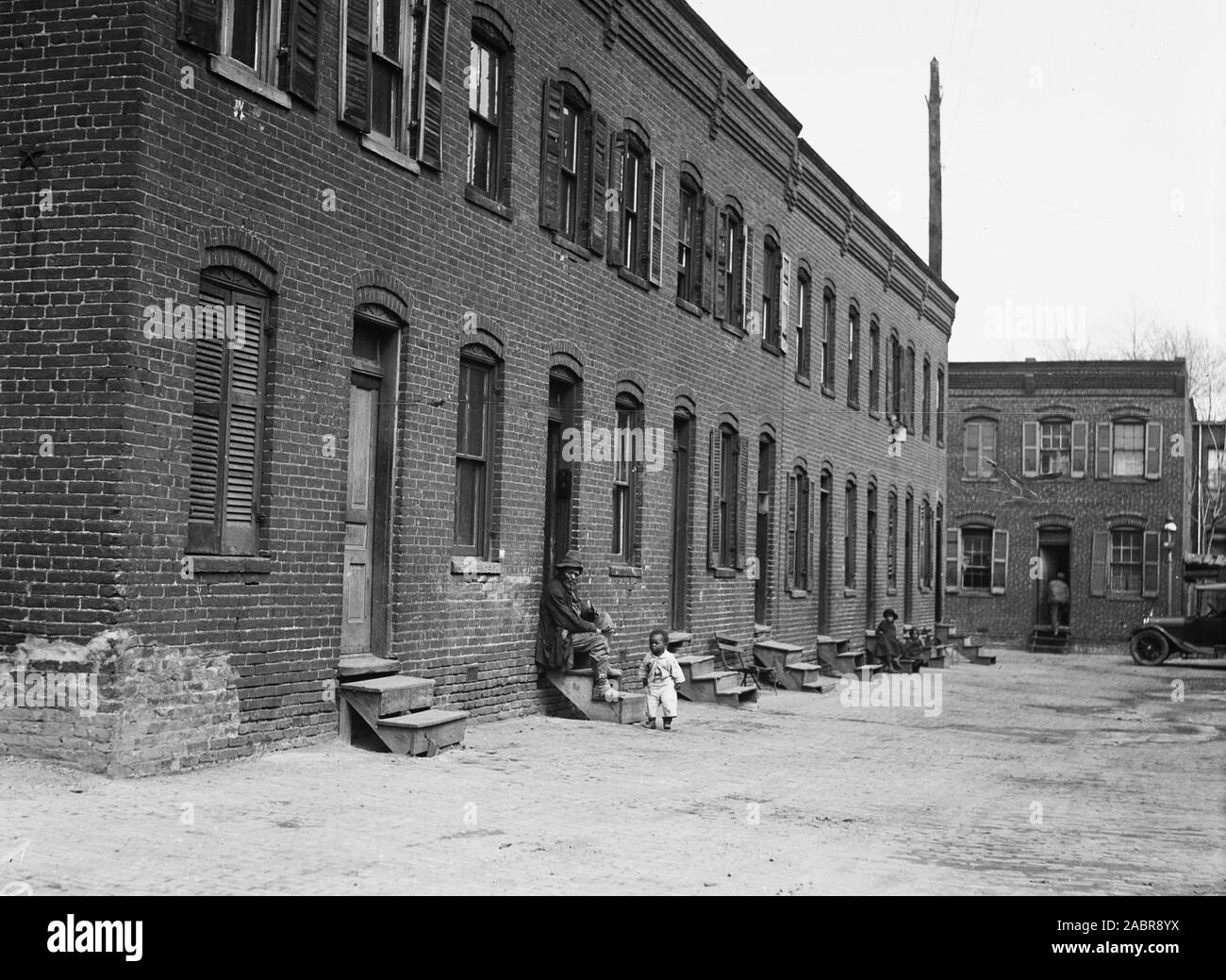 Poor neighborhood Black and White Stock Photos & Images Alamy