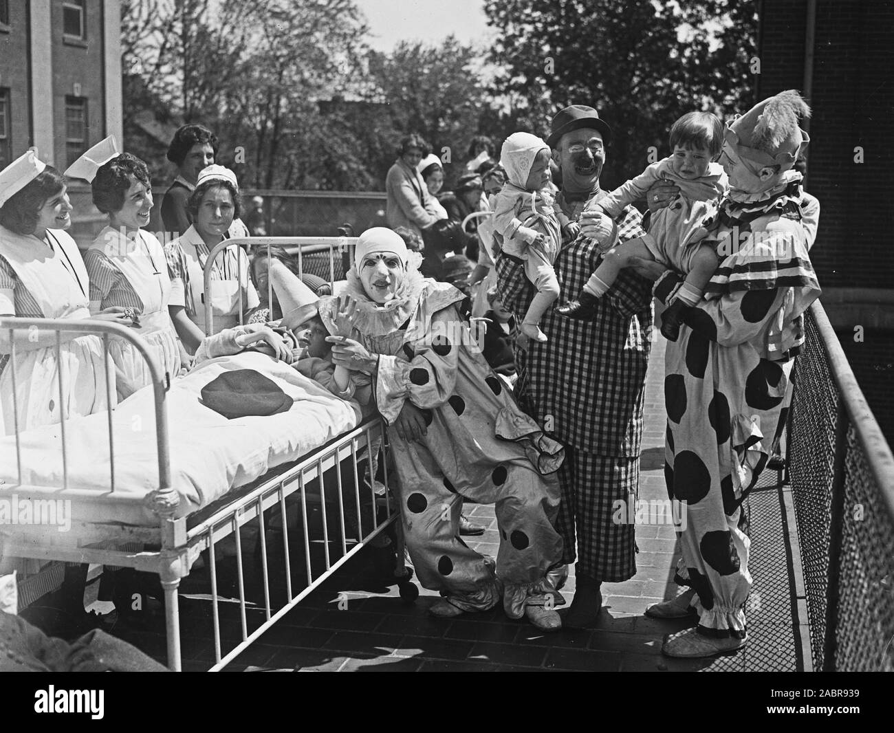 1920s clowns hi-res stock photography and images - Alamy