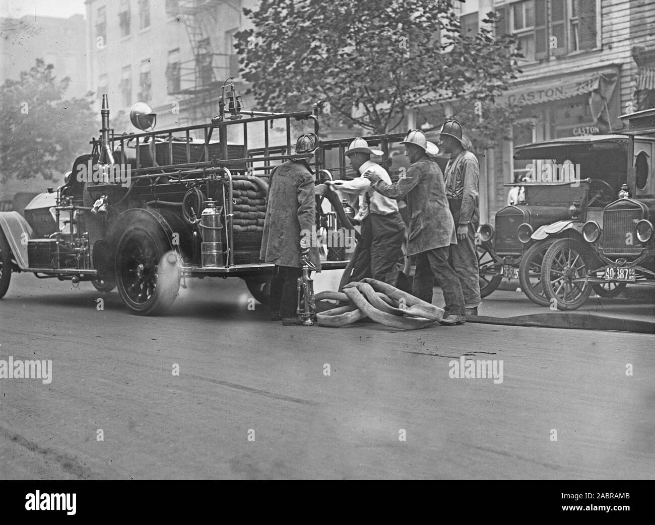 Early 1900s fire truck hi-res stock photography and images - Alamy