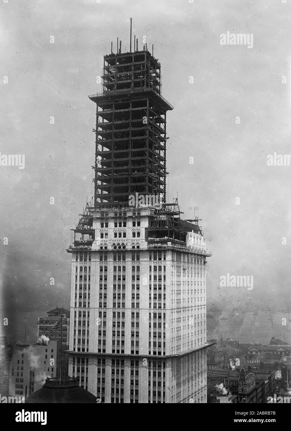 Woolworth Building in New York City under construction ca. 1910-1913 Stock Photo