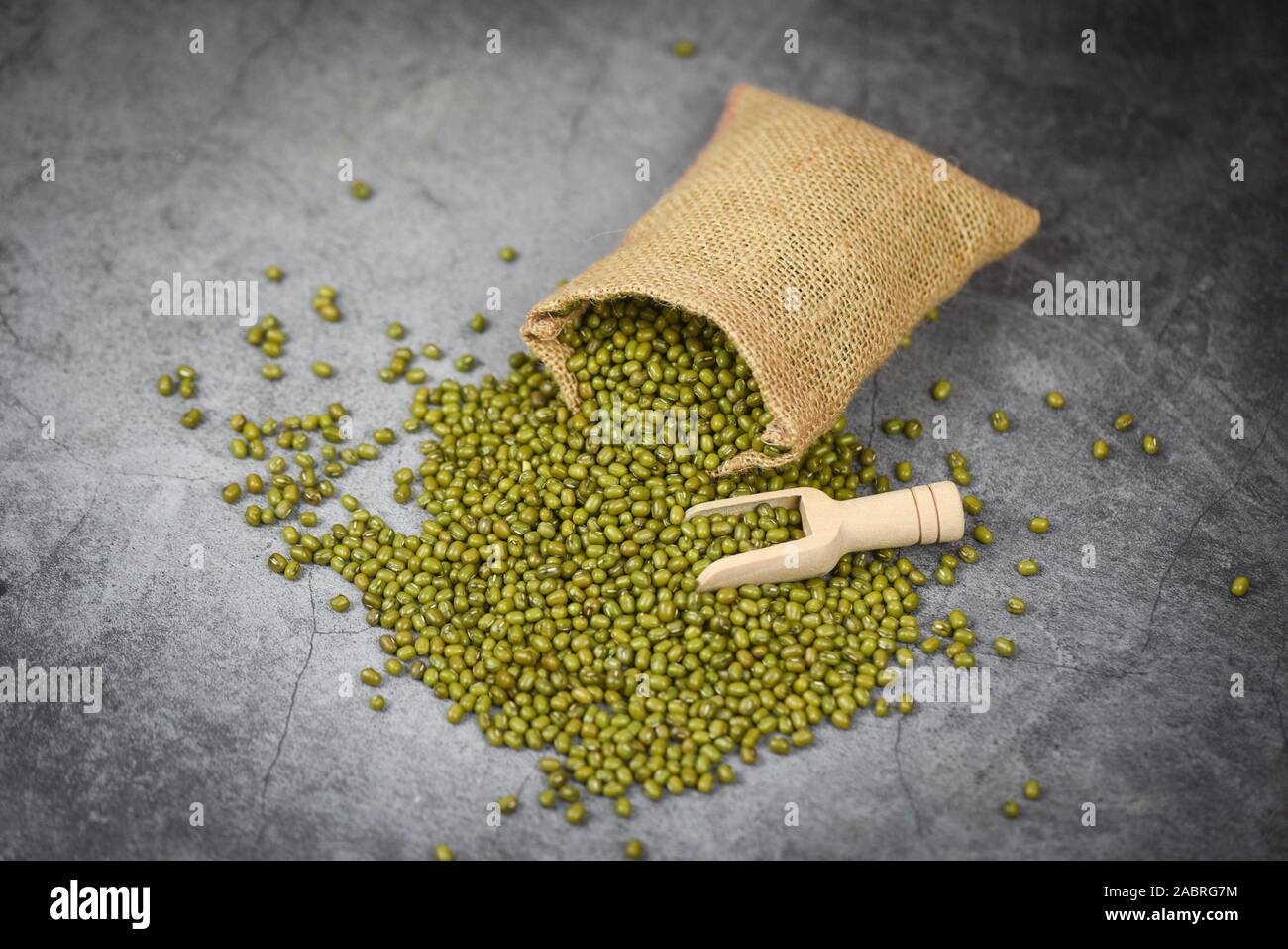Mung bean seed hi-res stock photography and images - Alamy
