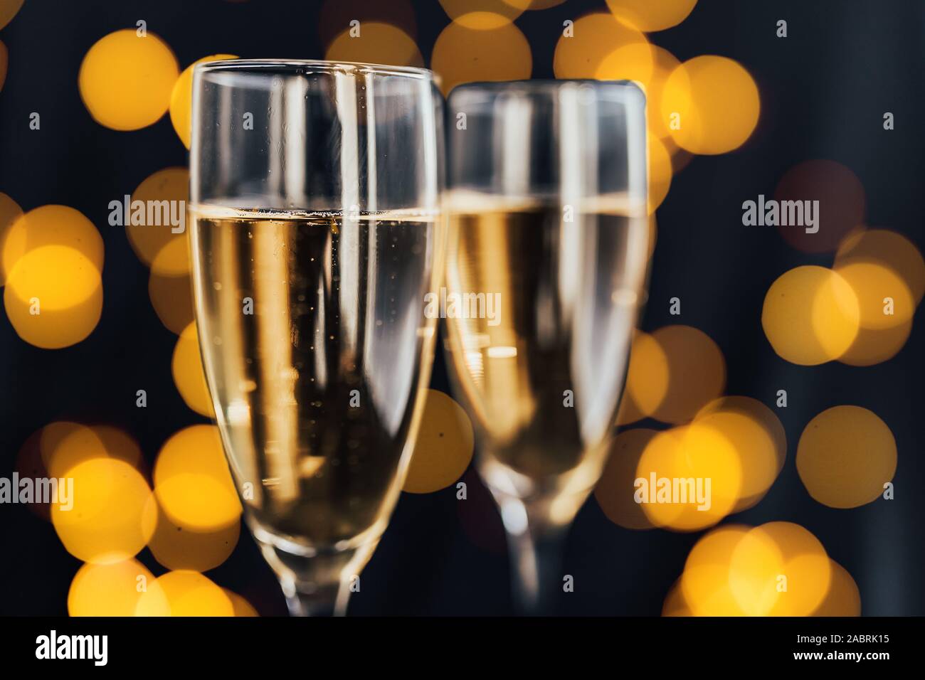 Two champagne glasses splash with drops hi-res stock photography and ...