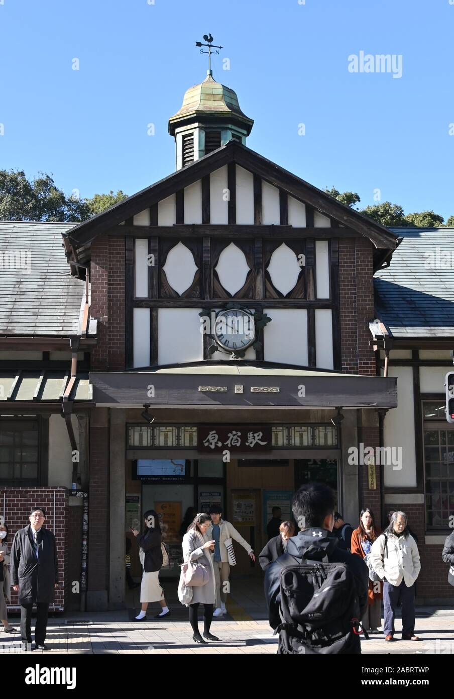 Tokyo, Japan. 29th Nov, 2019. The historic station building of Tokyos ...