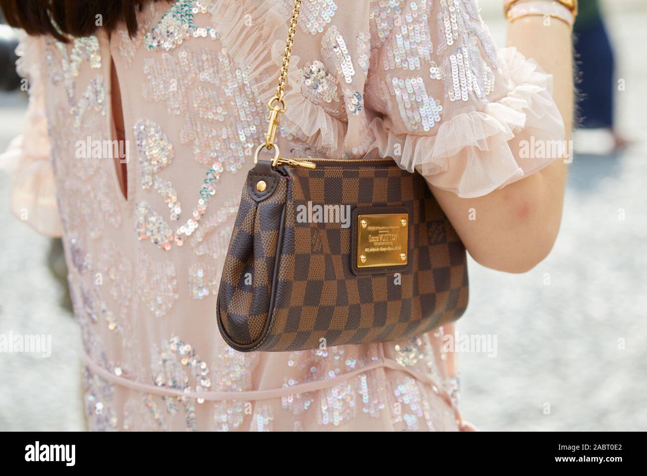 MILAN, ITALY - SEPTEMBER 20, 2018: Woman with Louis Vuitton small bag and  white dress with denim torn cuffs before Fendi fashion show, Milan Fashion  W Stock Photo - Alamy