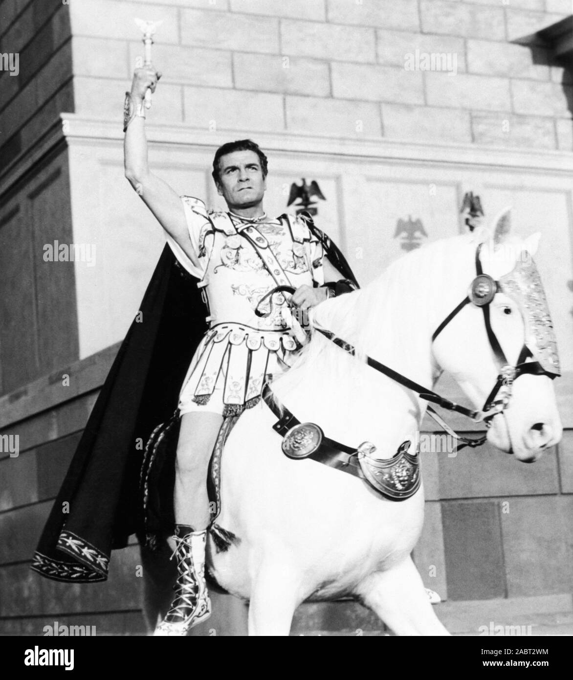 LAURENCE OLIVIER as Crassus on horseback in SPARTACUS 1960 director STANLEY KUBRICK novel Howard Fast screenplay Dalton Trumbo executive producer Kirk Douglas Bryna Productions / Universal Pictures Stock Photo