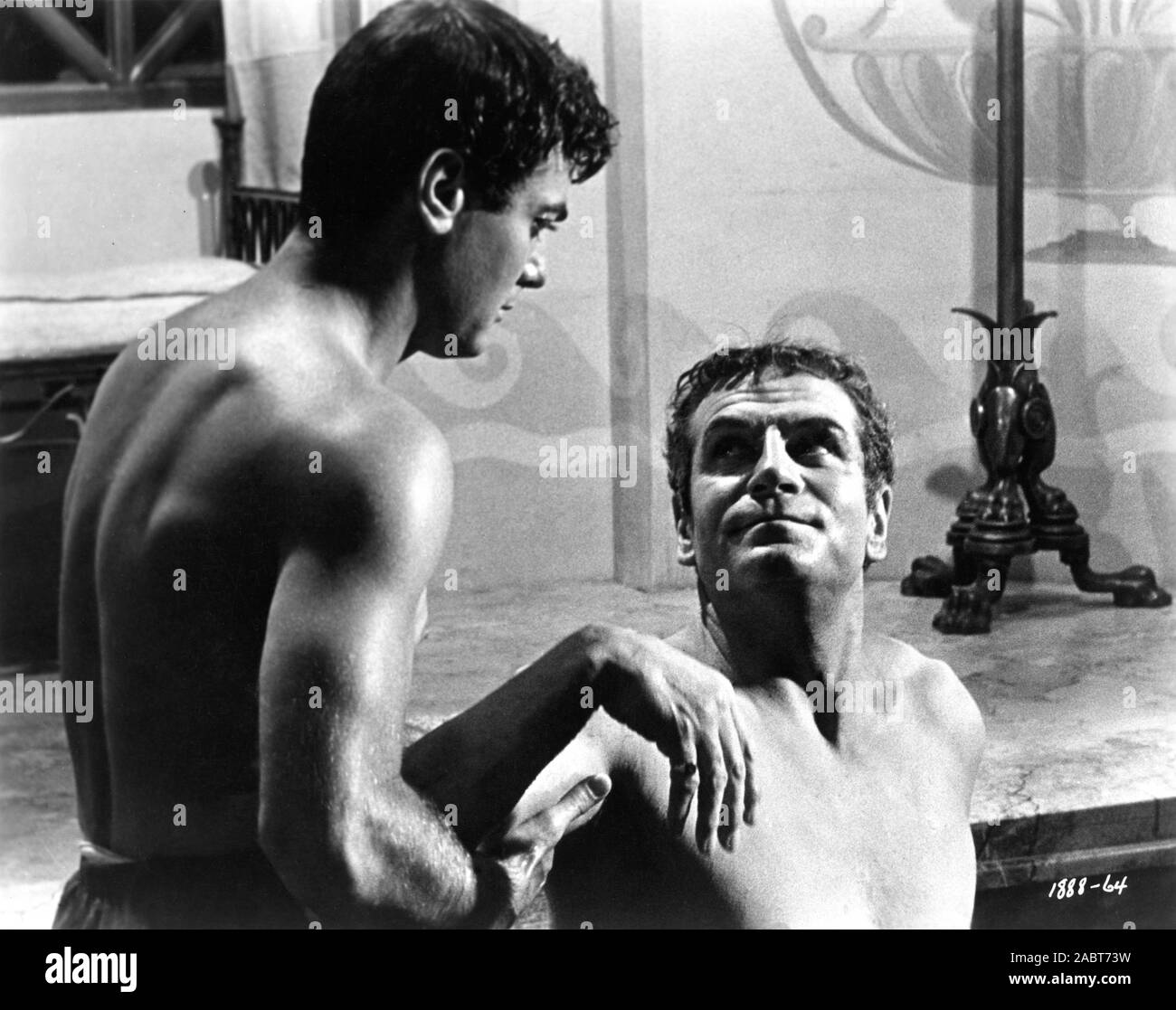 TONY CURTIS as Antoninus and LAURENCE OLIVIER as Crassus in SPARTACUS 1960 director STANLEY KUBRICK novel Howard Fast screenplay Dalton Trumbo executive producer Kirk Douglas Bryna Productions / Universal Pictures Stock Photo