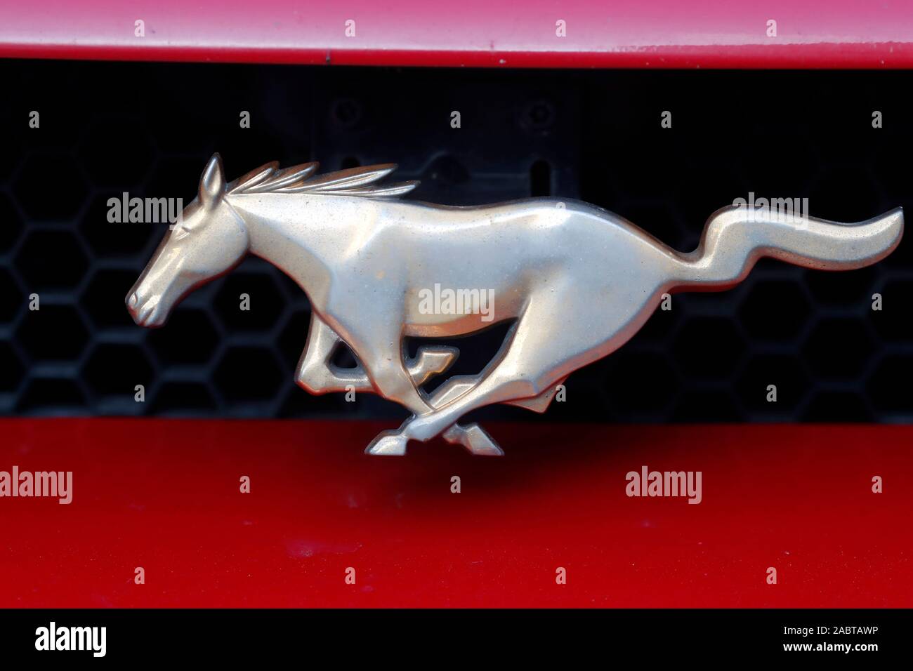 mustang-pony-logo-achtergrond-1994-2004-mustang-hydrocarbon-grille