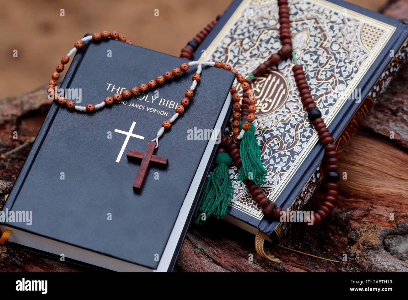 Prayer Beads Bible And Kuran Interfaith Symbols Stock Photo Alamy prayer-beads-bible-and-kuran-interfaith-symbols-stock-photo-alamy