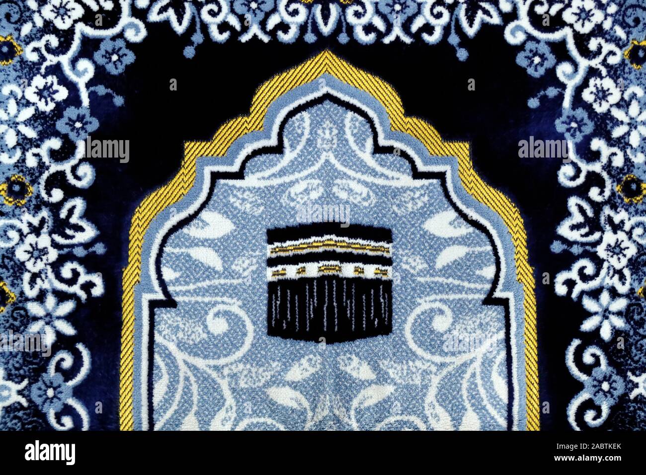 Islamic prayer rug in a mosque. The Kaaba Stock Photo Alamy