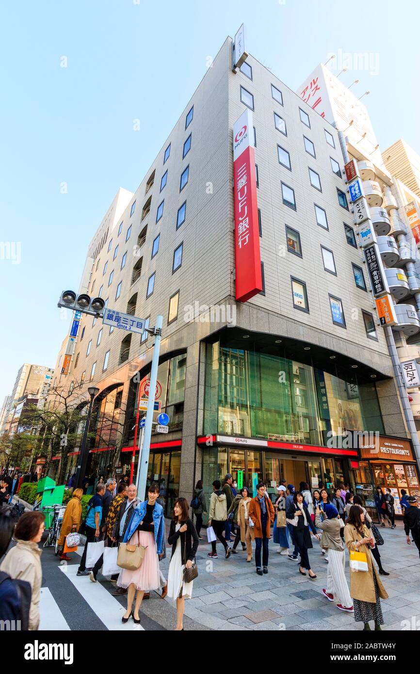 Tokyo The Corner Ginza Sanwa Building Exterior Offices Of The Mitsubishi Ufj Finanical Group Foreground Busy With People And Shoppers Walking Stock Photo Alamy