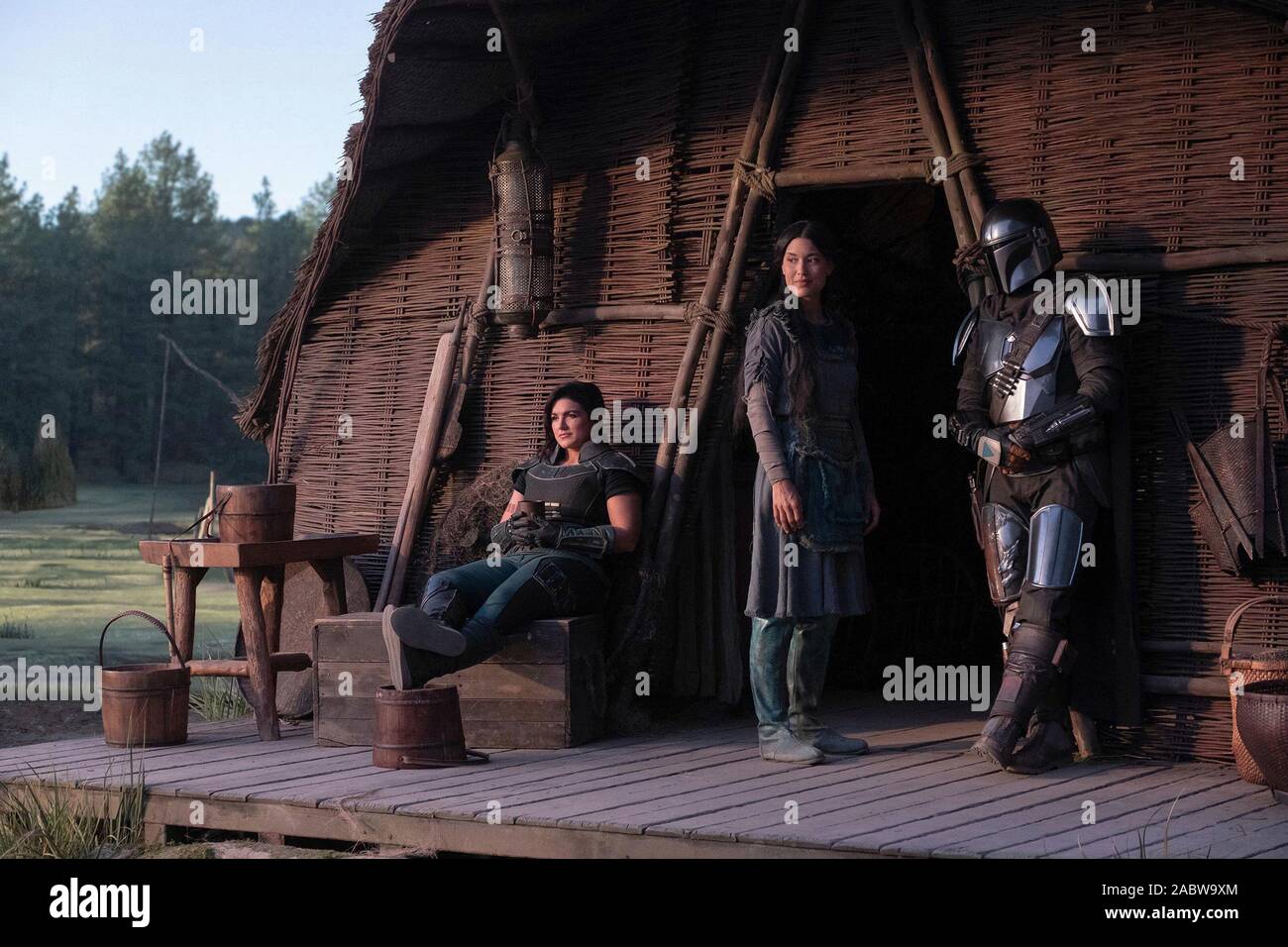 JULIA JONES, GINA CARANO and PEDRO PASCAL in THE MANDALONIAN (2019