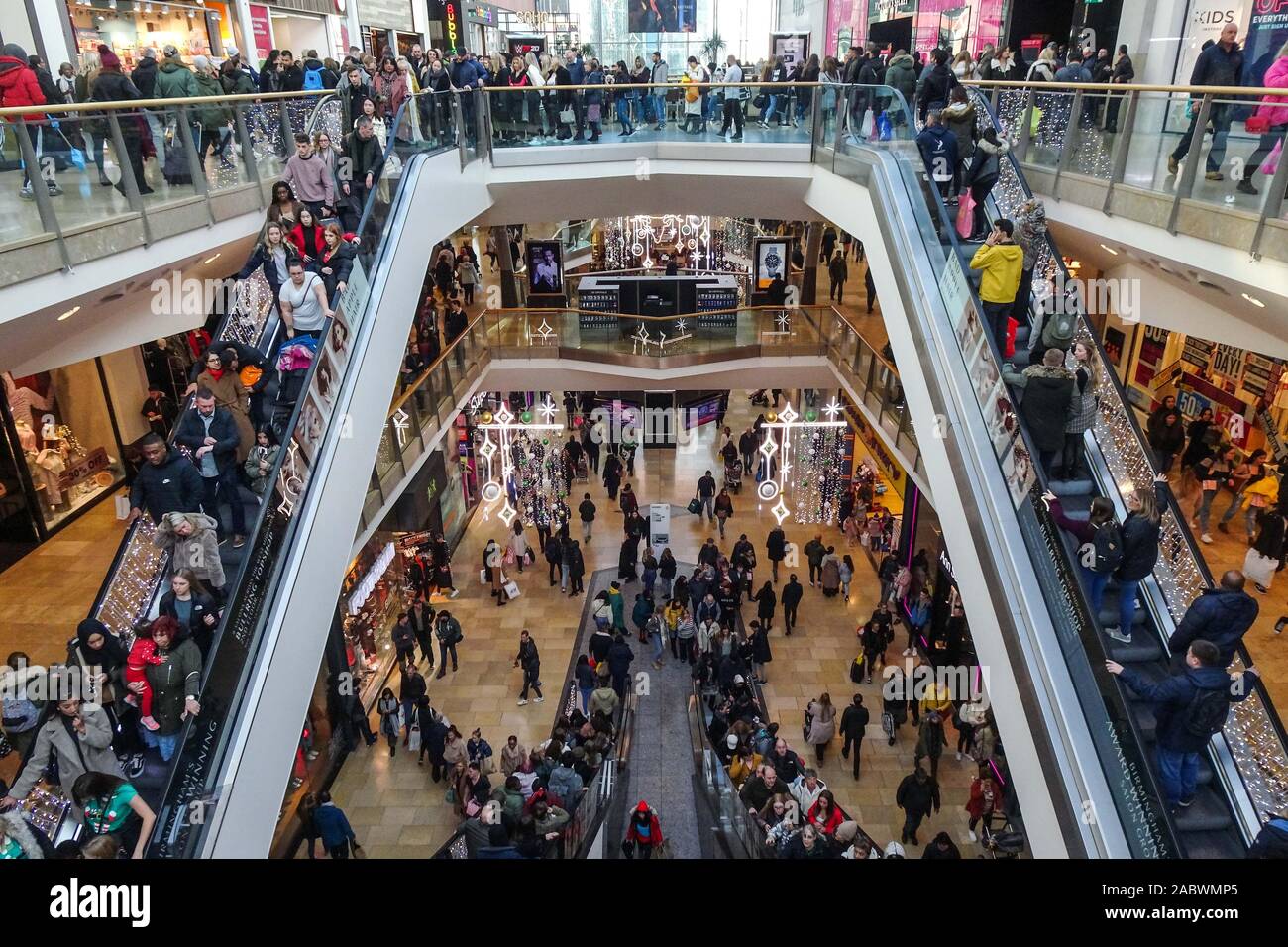 Birmingham, UK. 29th November, 2019. Thousands of shoppers hit the streets of Birmingham city centre as Black Friday deals of up to 70 percent hit the shops. The Bullring was especially busy compared to previous years which saw the shopping centre almost empty. Pic taken 29/11/2019. Credit: Sam Holiday/Alamy Live News Stock Photo