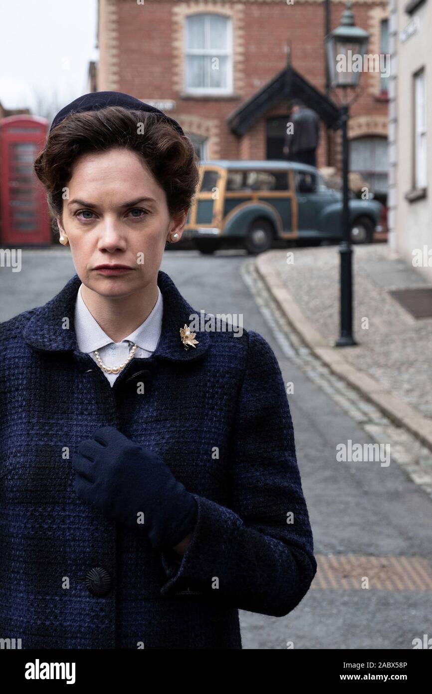 Ruth wilson mrs wilson hi-res stock photography and images - Alamy, image size:866x1390