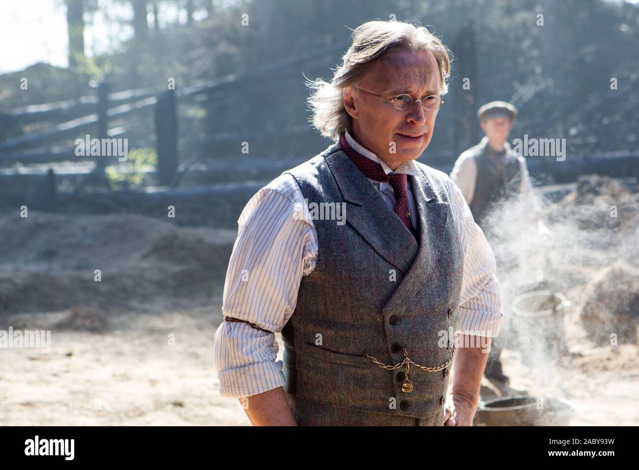ROBERT CARLYLE in THE WAR OF THE WORLDS (2019), directed by CRAIG VIVEIROS. Credit: MAMMOTH SCREEN / Album Stock Photo