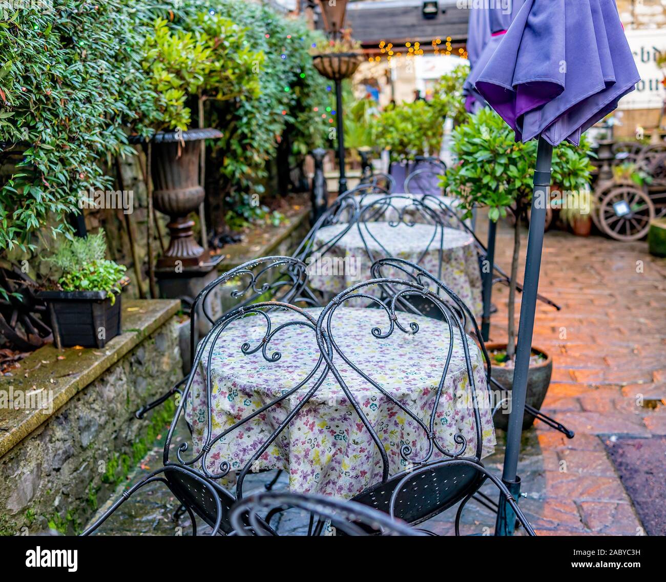 Row od tables hi-res stock photography and images - Alamy
