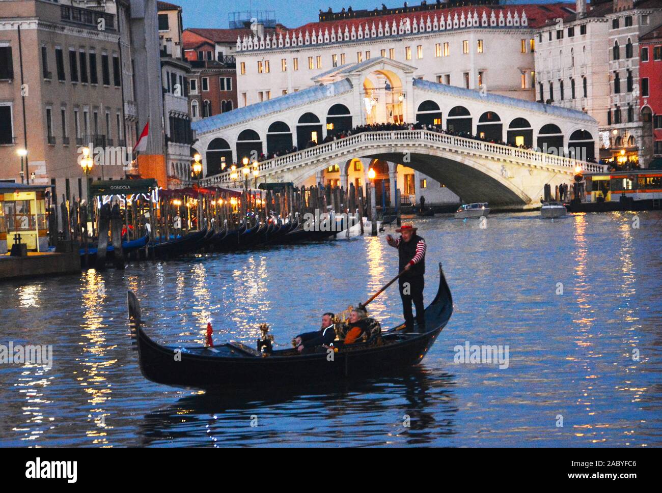 Rialtos bridge hi-res stock photography and images - Alamy
