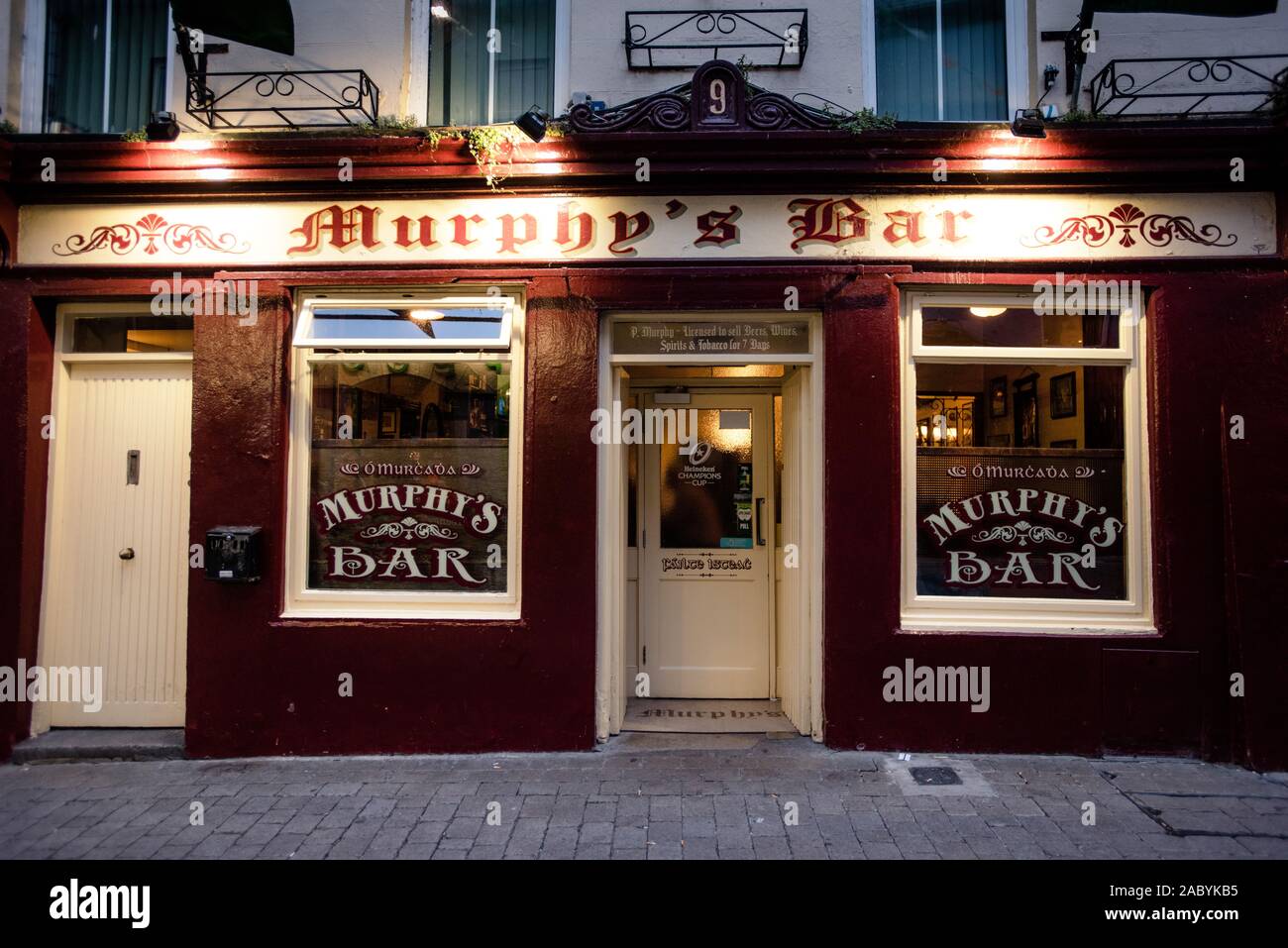Page 2 Traditional Irish Pub High Resolution Stock Photography And Images Alamy