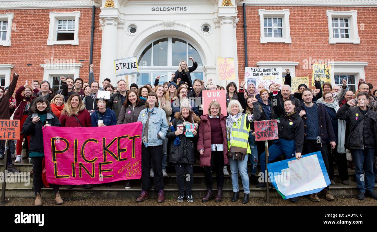 Universities Strike November 2019 Students And Lecturers With Banners Outside University Of London Goldsmiths Stock Photo Alamy
