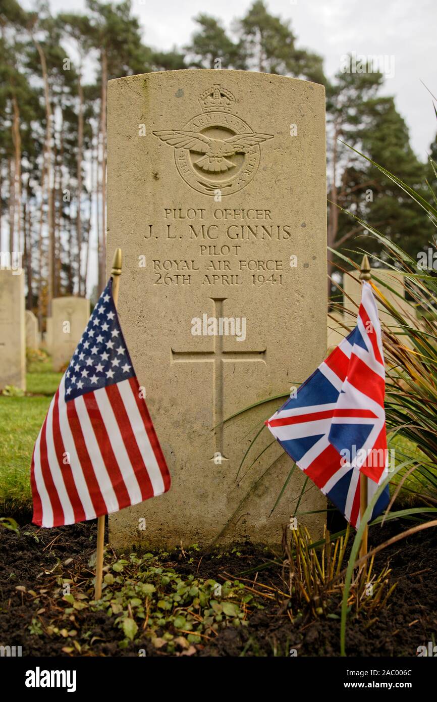 Headstones at Brookwood Military Cemetery of American volunteer pilots who flew with the Eagle Squadrons of the RAF during WW2 - JL McGinnis Stock Photo
