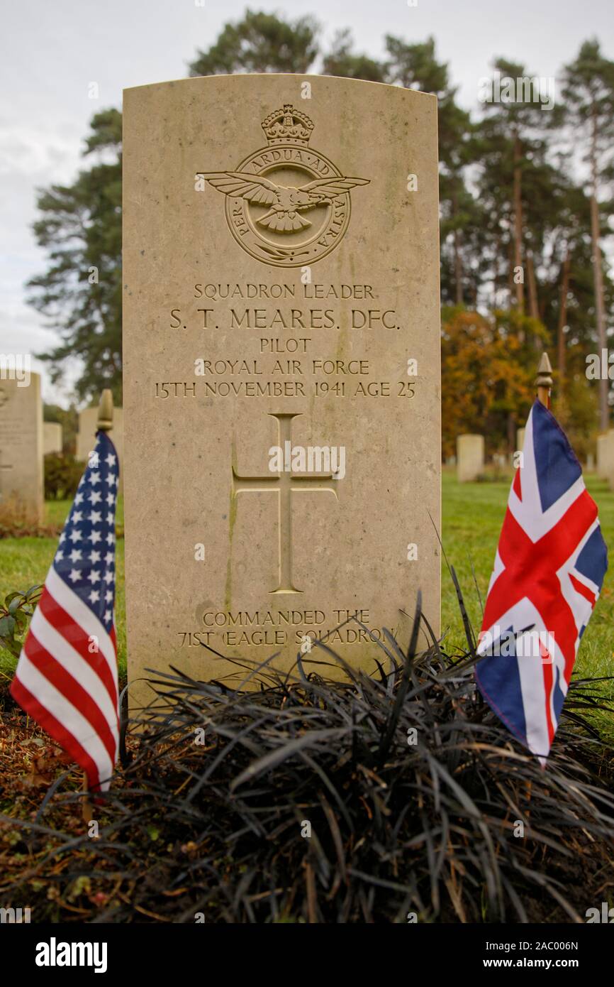 Headstones at Brookwood Military Cemetery of American volunteer pilots who flew with the Eagle Squadrons of the RAF during WW2 - ST Mears Stock Photo