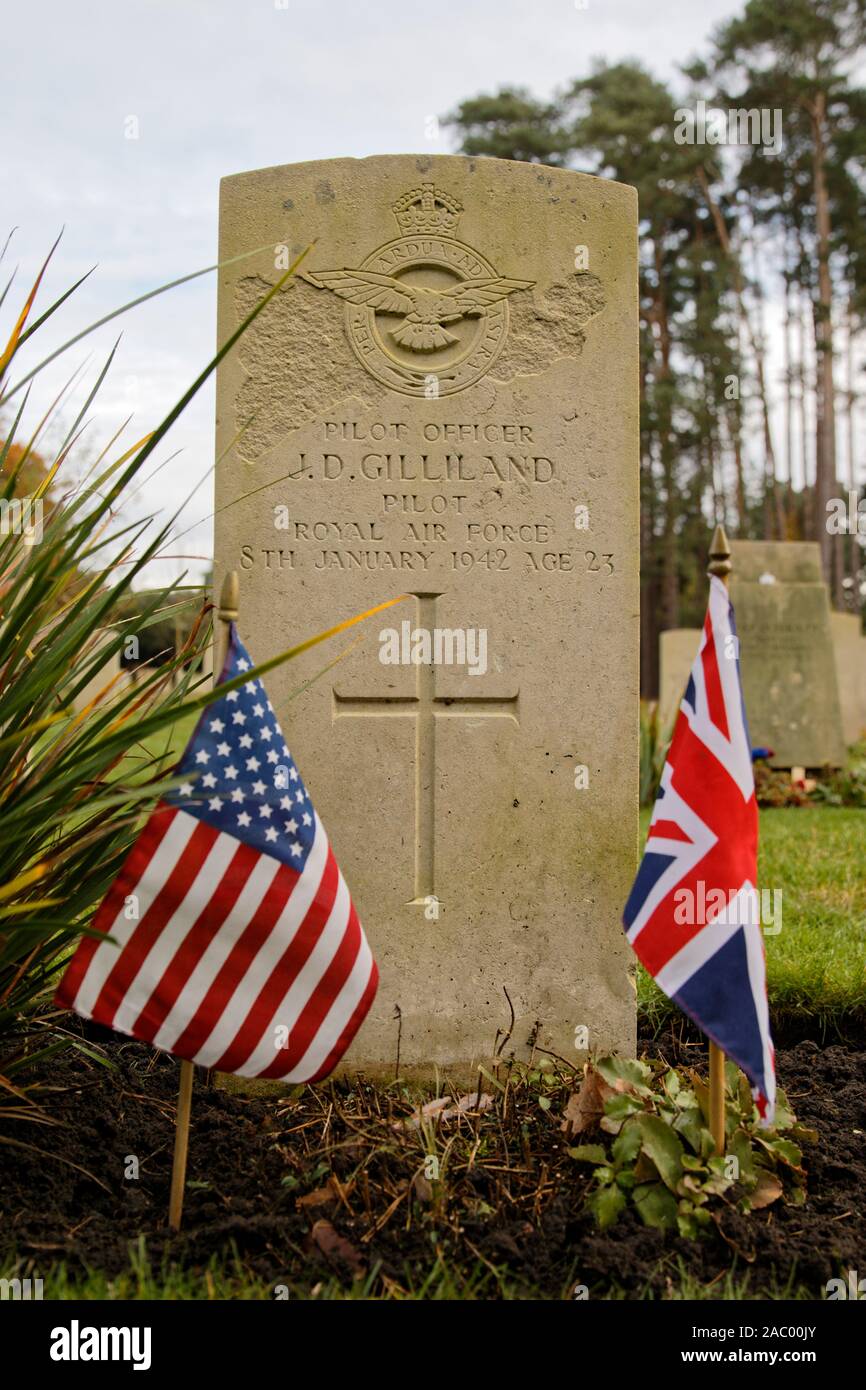 Headstones at Brookwood Military Cemetery of American volunteer pilots who flew with the Eagle Squadrons of the RAF during WW2 - Gililand Stock Photo
