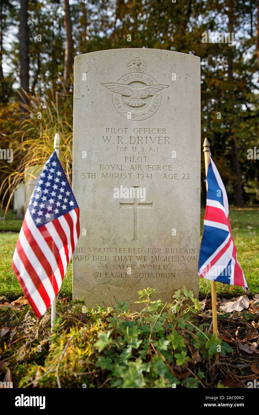 Headstones at Brookwood Military Cemetery of American volunteer pilots who flew with the Eagle Squadrons of the RAF during WW2 - WR Driver Stock Photo
