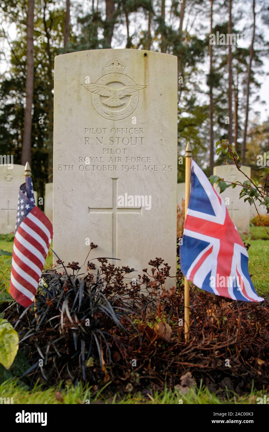 Headstones at Brookwood Military Cemetery of American volunteer pilots who flew with the Eagle Squadrons of the RAF during WW2 - RN Stout Stock Photo