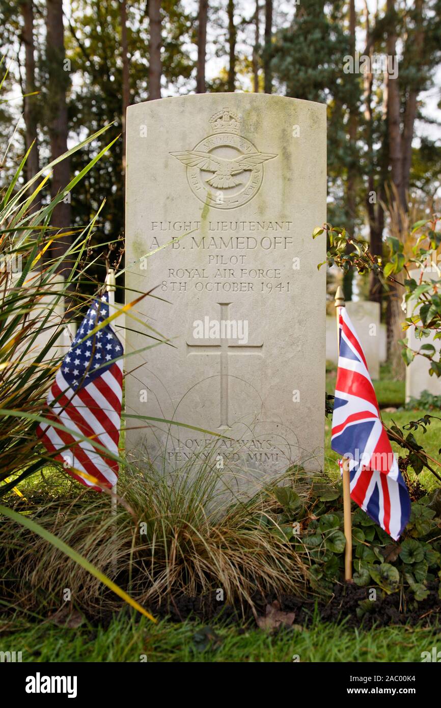 Headstones at Brookwood Military Cemetery of American volunteer pilots who flew with the Eagle Squadrons of the RAF during WW2 - AB Mamedoff Stock Photo