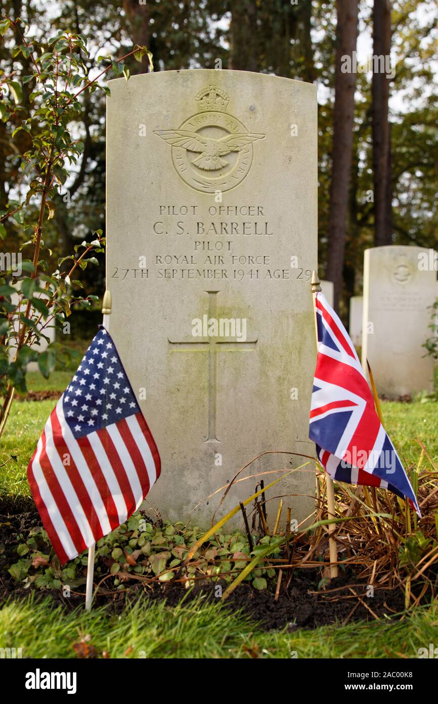 Headstones at Brookwood Military Cemetery of American volunteer pilots who flew with the Eagle Squadrons of the RAF during WW2 CS Barrell Stock Photo