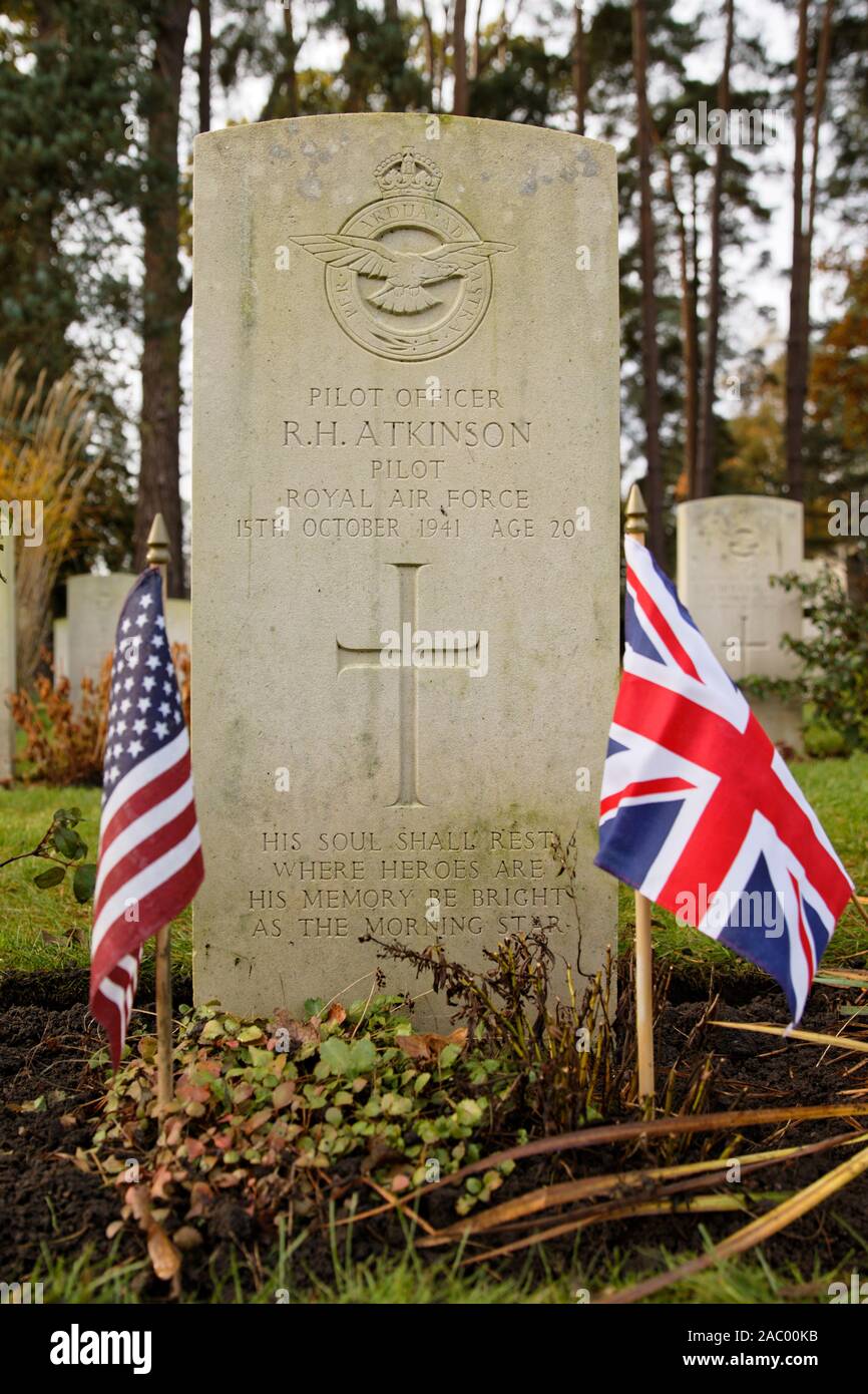 Headstones at Brookwood Military Cemetery of American volunteer pilots who flew with the Eagle Squadrons of the RAF during WW2 - RH Atkinson Stock Photo