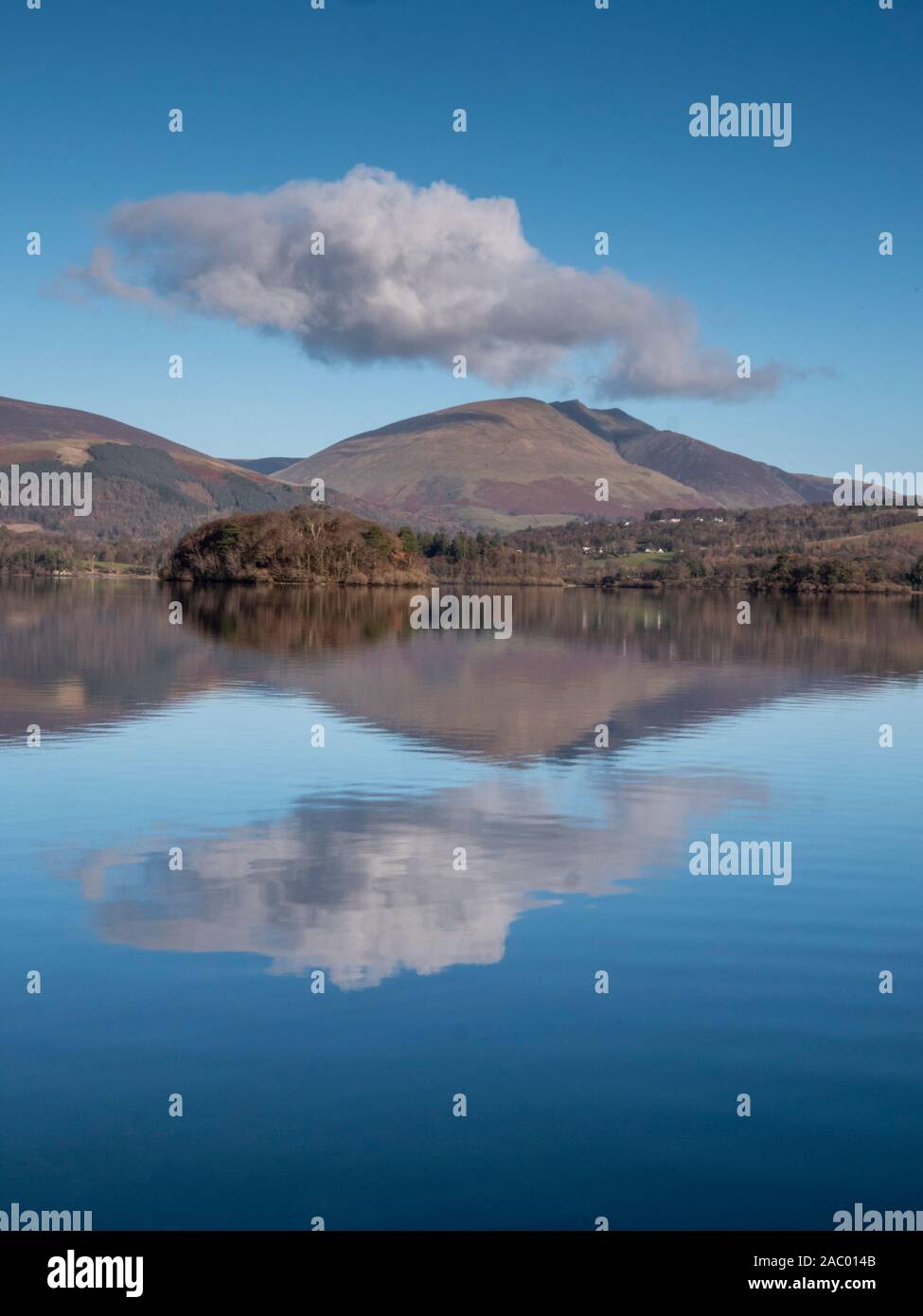 Derwentwater Keswick Cumbria, UK. 29th Nov, 2019. Beautiful reflections in the Lake District landscape today on a freezing and clear sunny winter day. The cold weather is set to continue over the weekend with a hard frost overnight. Credit: Julian Eales/Alamy Live News Stock Photo