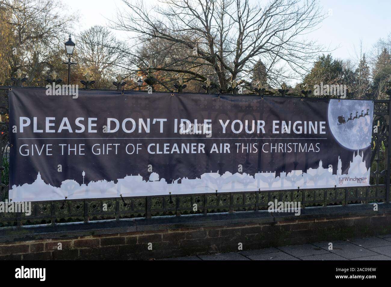 Please don't idle your engine give the gift of cleaner air this Christmas - banner promoting clean air and less pollution, Winchester city centre UK Stock Photo