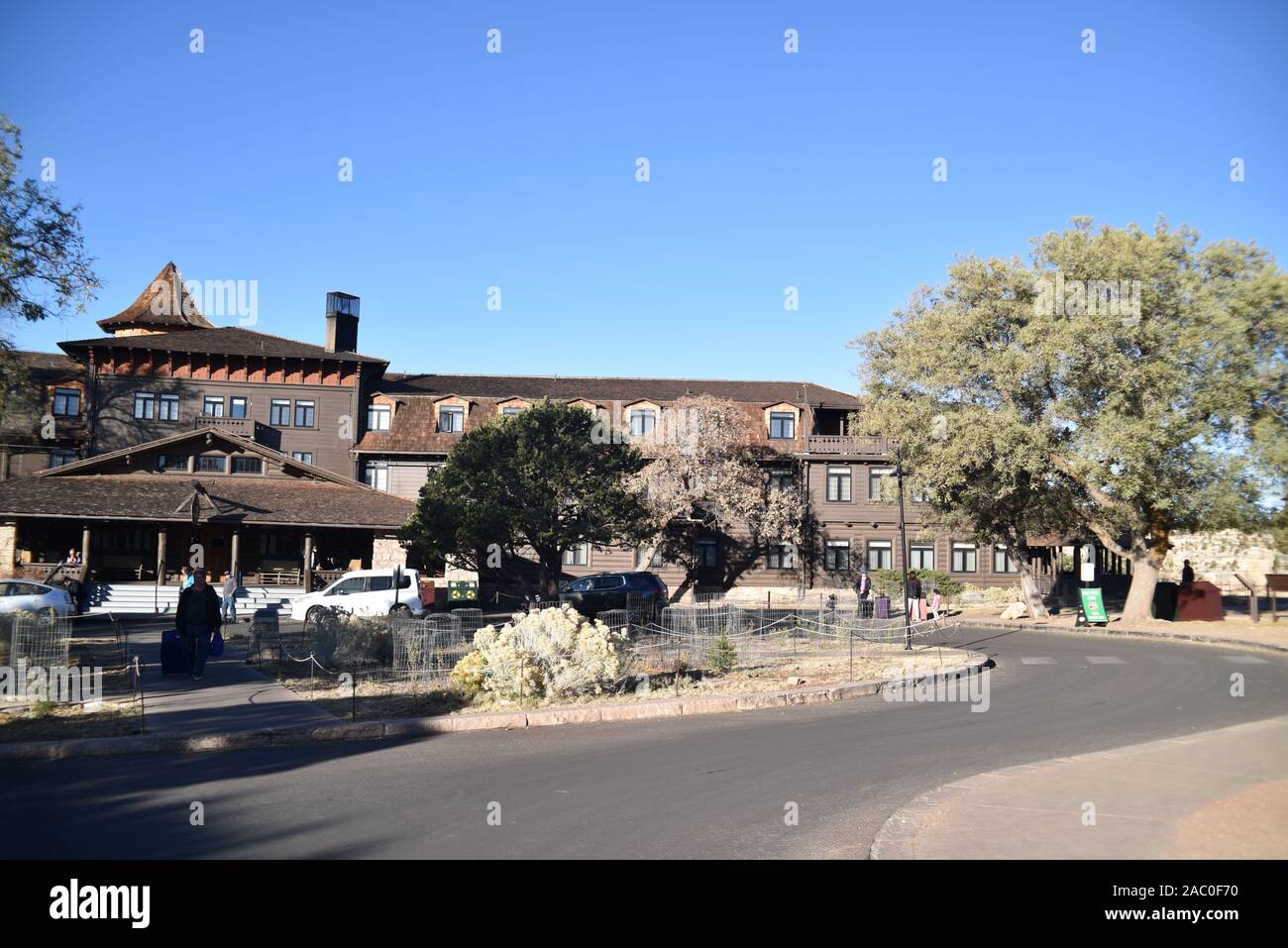 Grand Canyon, AZ., U.S.A. Nov. 1&4, 2019.  Grand Canyon National Park’s Grand Lady: El Tovar hotel decorated in Autumn leaves, pumpkins, and gourds Stock Photo