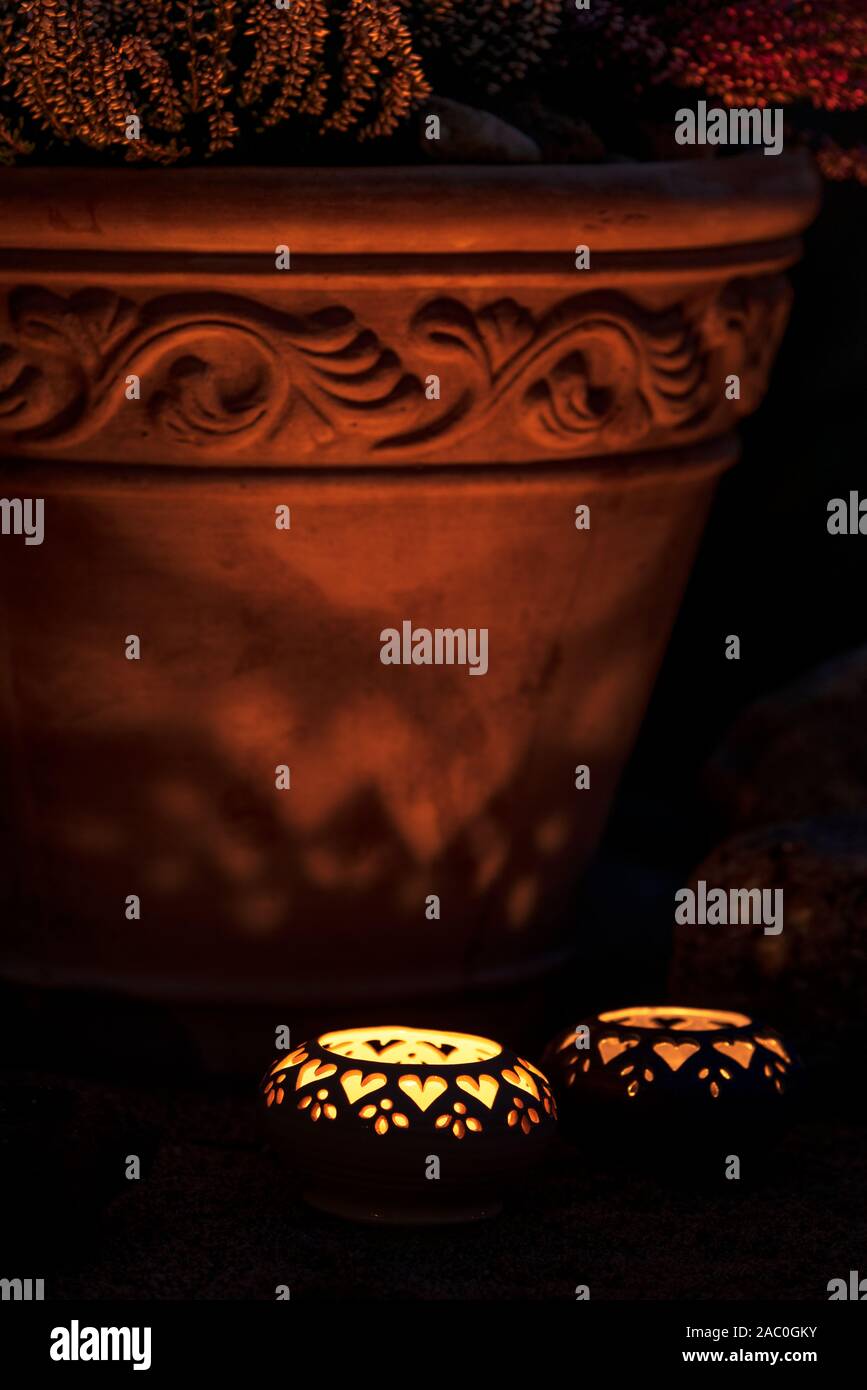 Terracotta garden lantern hires stock photography and images Alamy