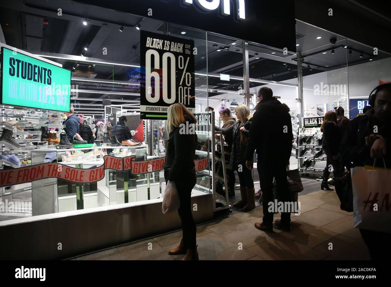 Black friday sale rush hi res stock photography and images Alamy