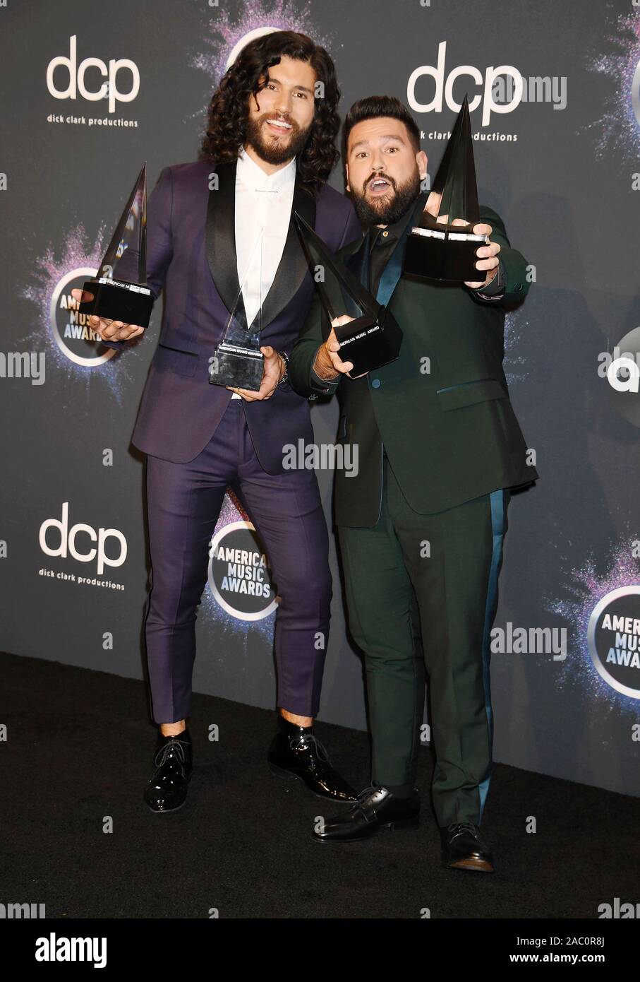 LOS ANGELES, CALIFORNIA - NOVEMBER 24: (L-R) Dan Smyers and Shay Mooney of Dan + Shay, winners of the awards for Favorite Song - Country award for 'Speechless' and Favorite Duo or Group – Country, pose in the press room during the 2019 American Music Awards at Microsoft Theater on November 24, 2019 in Los Angeles, California. Stock Photo