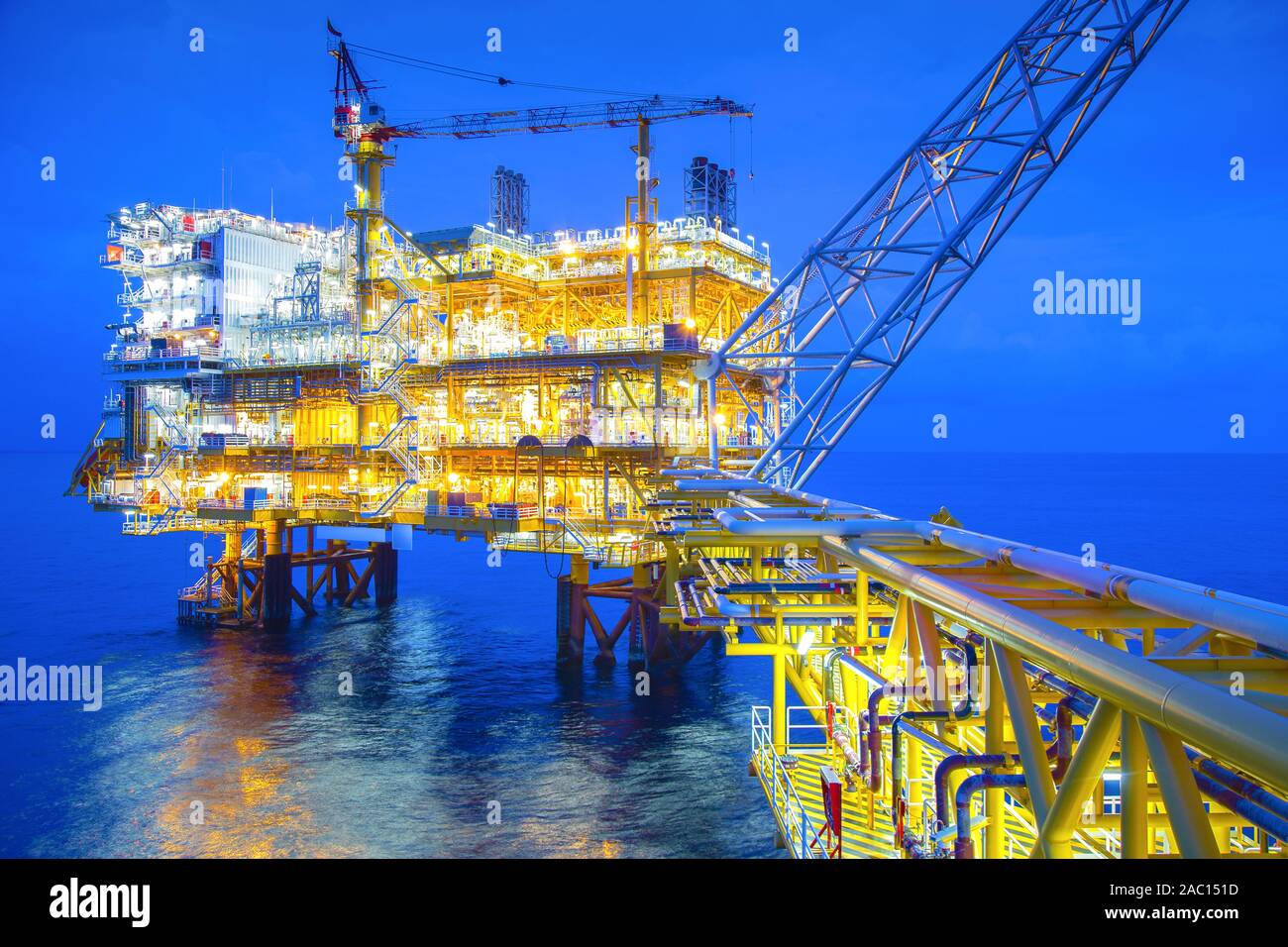 Large offshore drilling oil rig plant in the gulf Stock Photo
