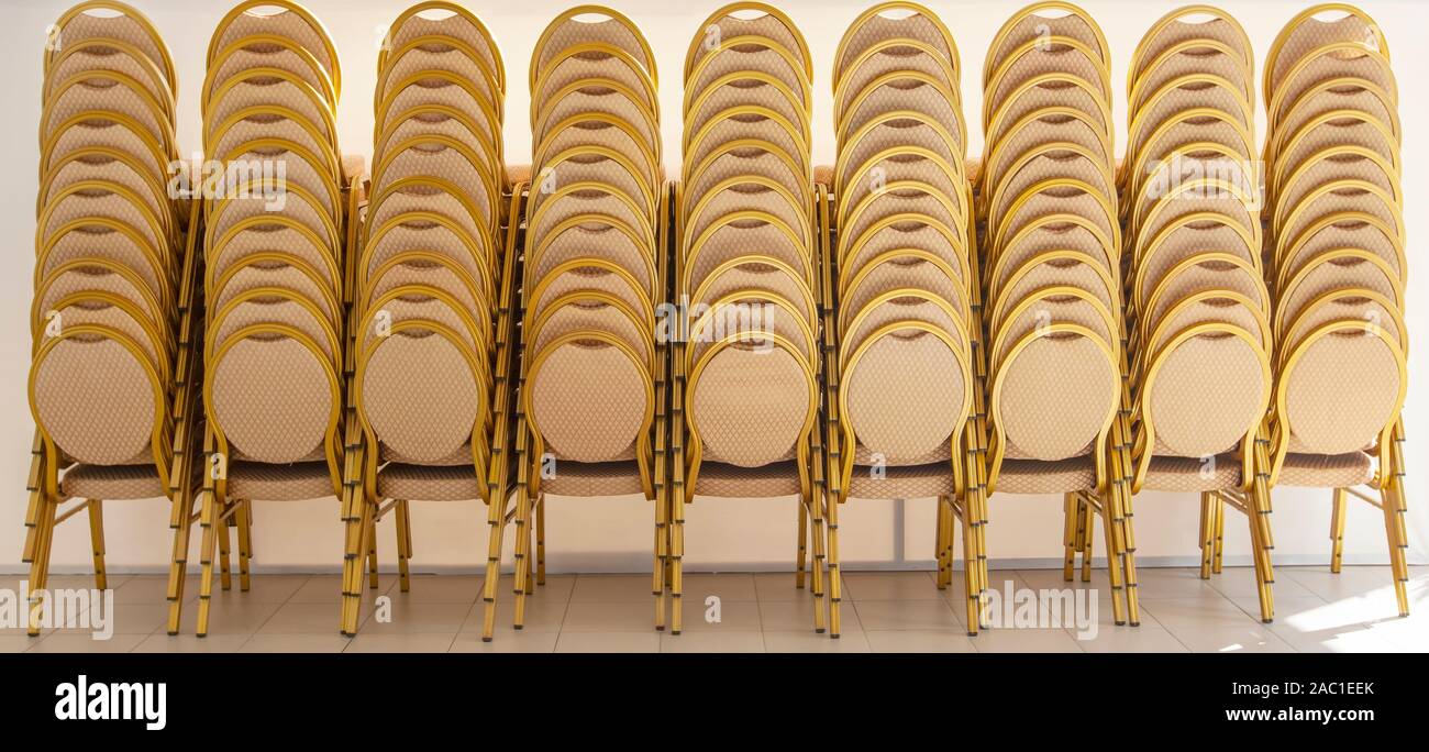 Set empty folding chairs hi-res stock photography and images - Alamy