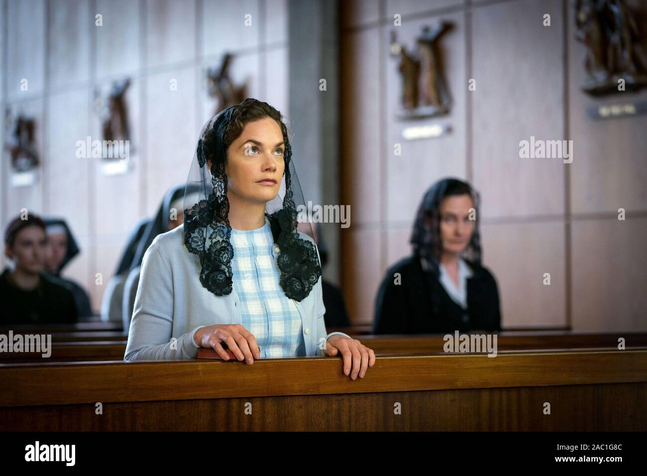 RUTH WILSON in MRS WILSON (2018), directed by RICHARD LAXTON. Credit: SNOWED-IN PRODUCTIONS / Album Stock Photo