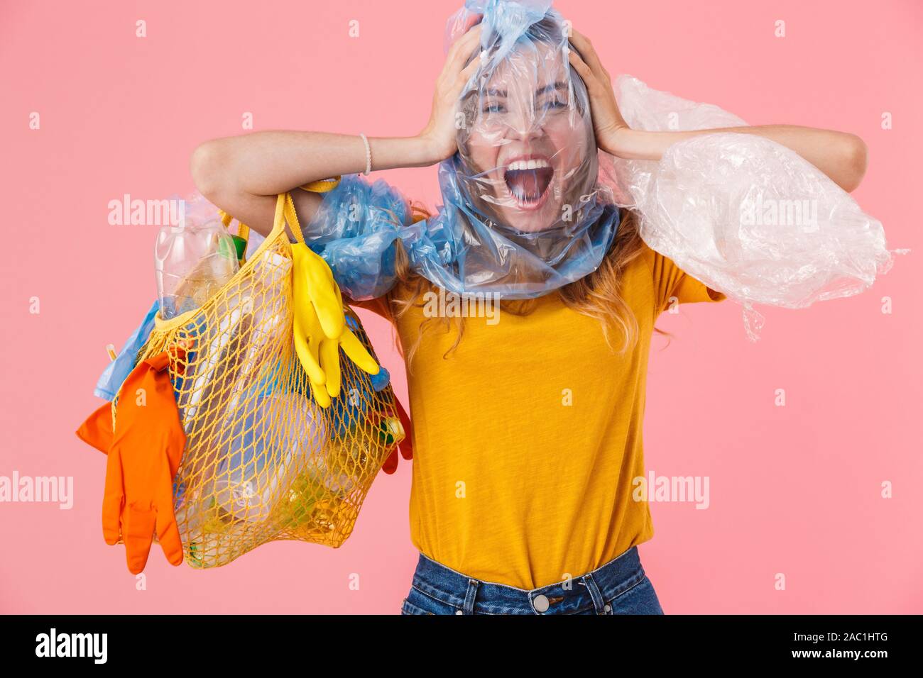 Young woman holding eco bag hi-res stock photography and images - Page 4 -  Alamy