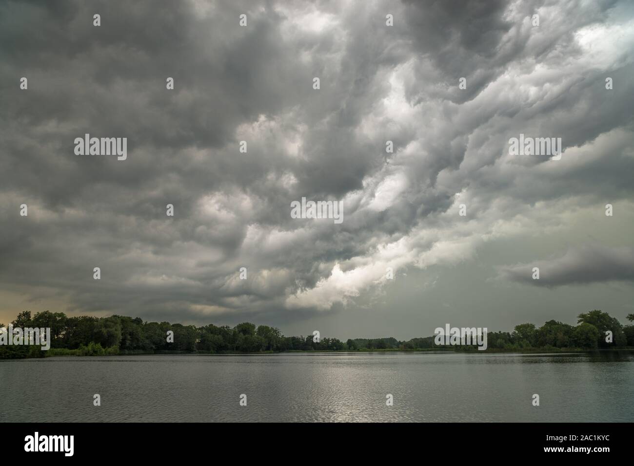 'Whales mouth': dramatic sky over a lake at the back of a  severe thunderstorm Stock Photo