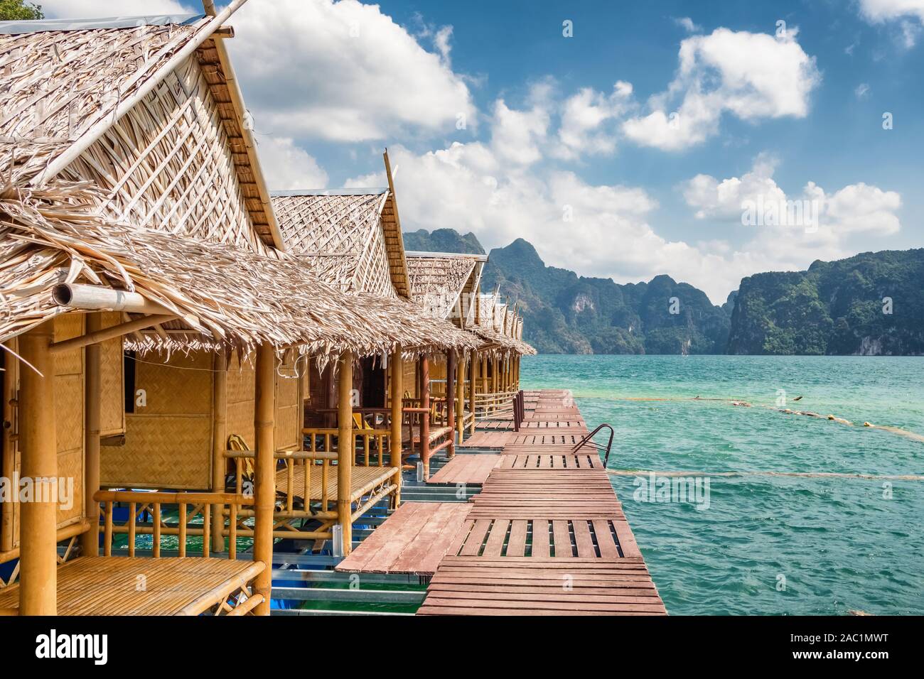 Raft houses on Cheow Lan lake in Khao Sok National Park Stock Photo Alamy